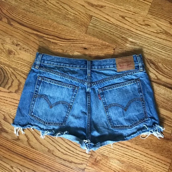 Levi’s Cutoff Shorts - Picture 5 of 7